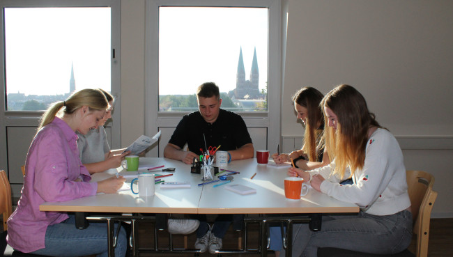 # DEINE BRÜCKE zum Traumjob